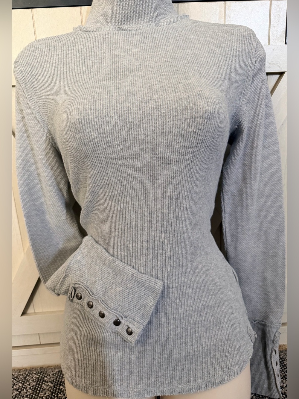 We The Free Free People Freya Gray Ribbed Mock Neck Top Snap Cuff Large